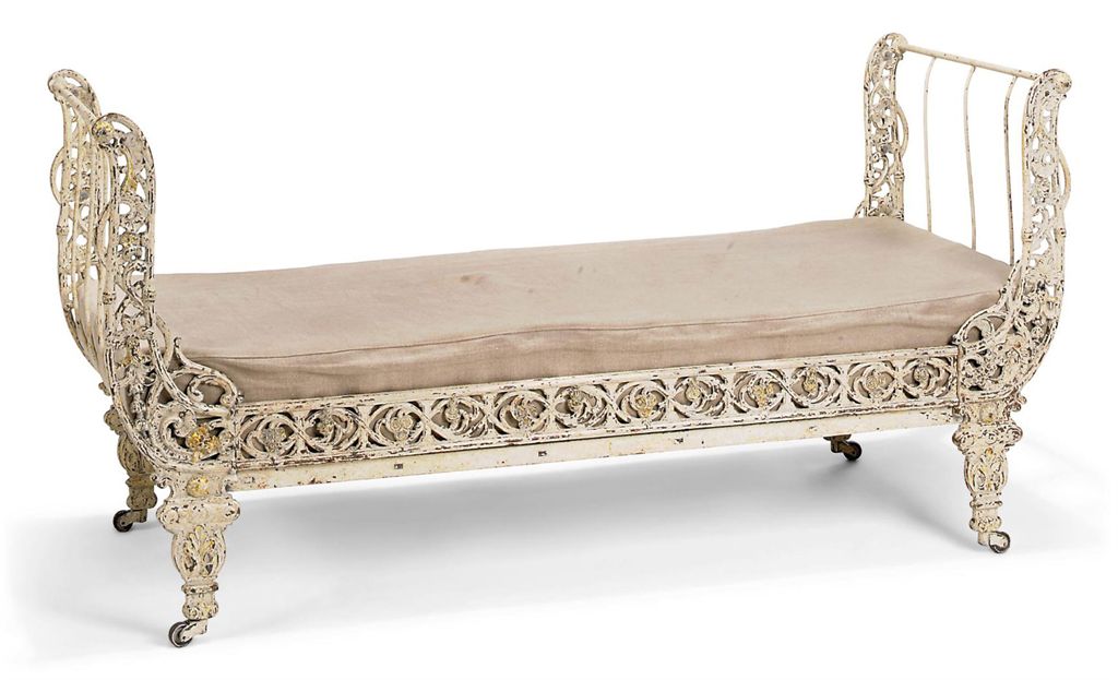 A FRENCH CASTIRON DAYBED , LAST QUARTER 19TH CENTURY, LATER PAINTED