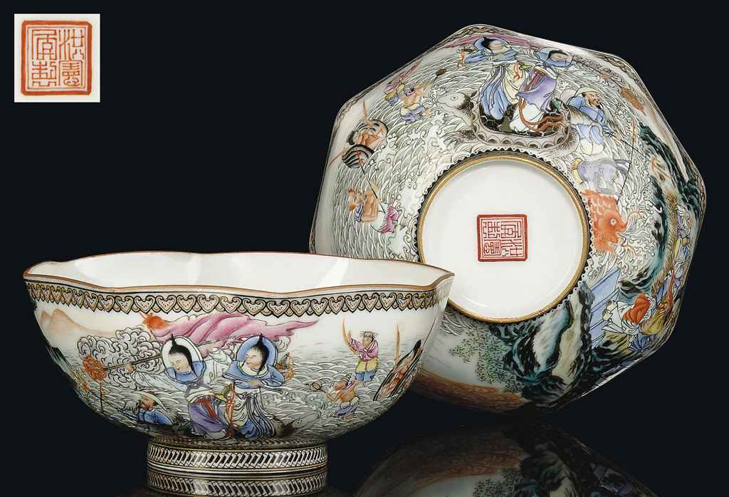 A PAIR OF CHINESE OCTAGONAL BOWLS , REPUBLIC PERIOD (19121949