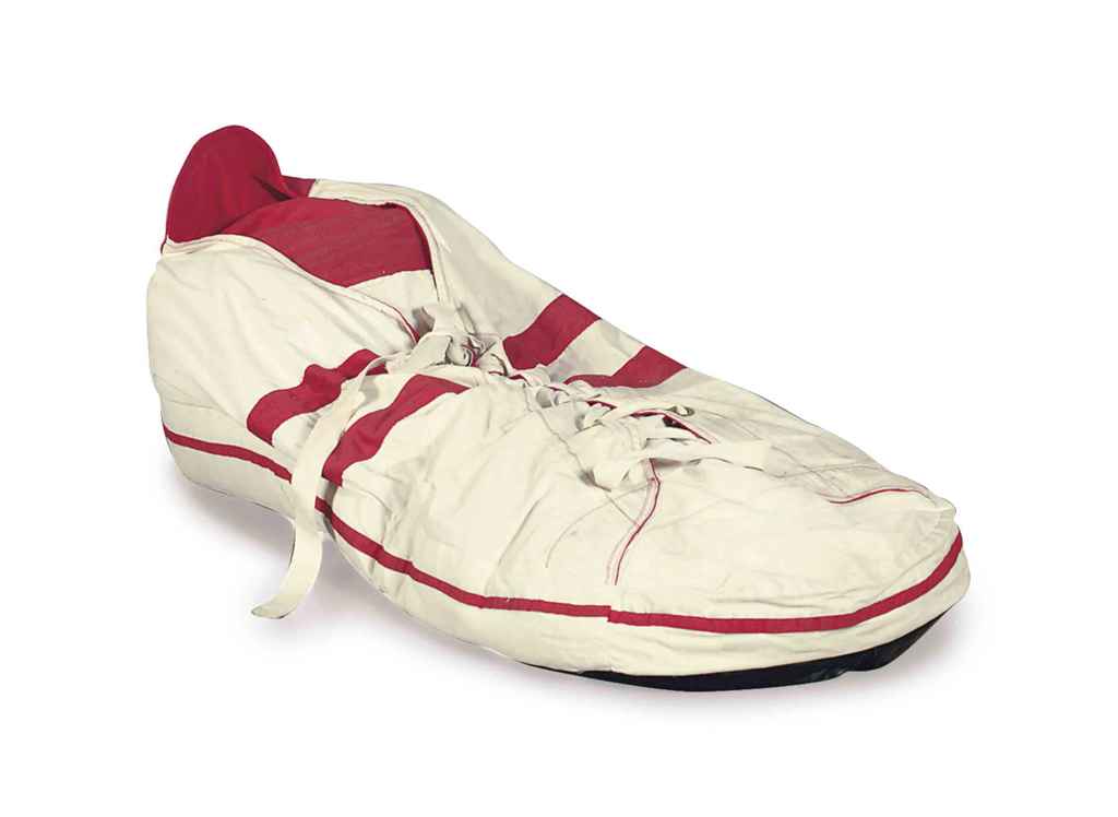 A CONTEMPORARY BEAN BAG CHAIR IN THE FORM OF A TENNIS SHOE, , LATE 20TH