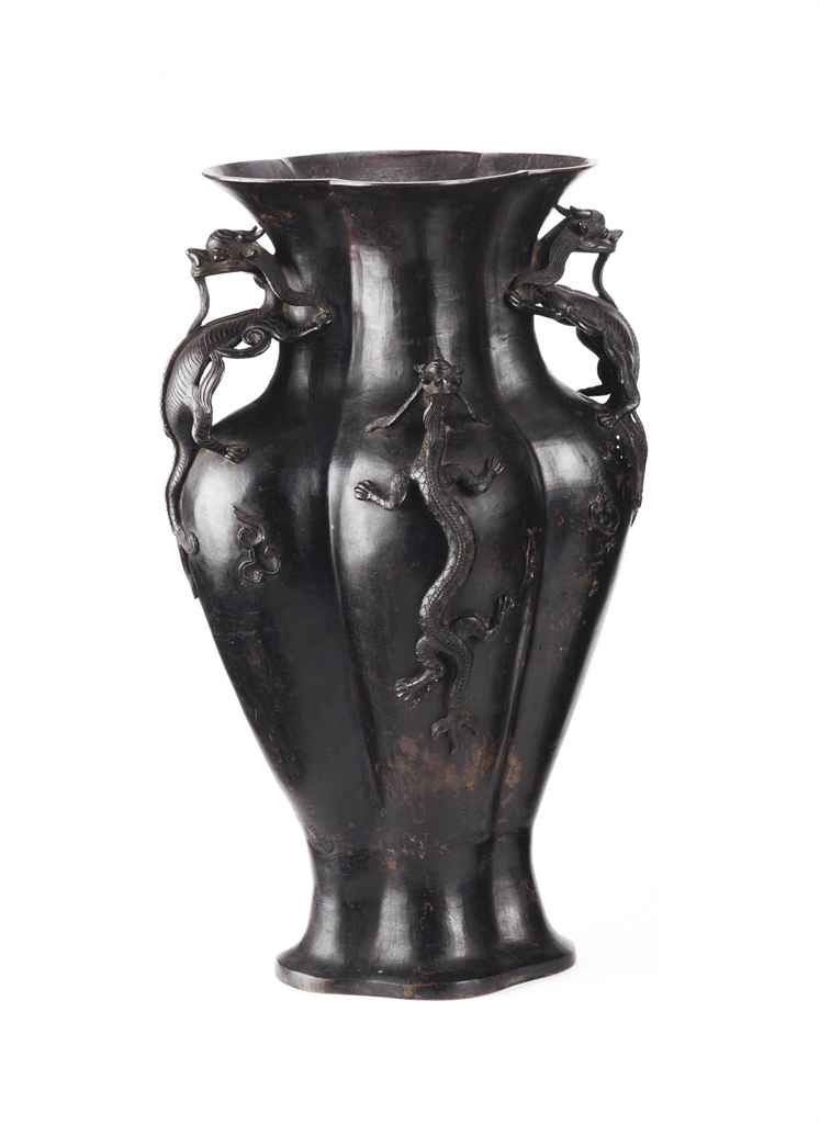 A Chinese bronze vase , 19TH CENTURY Christie's