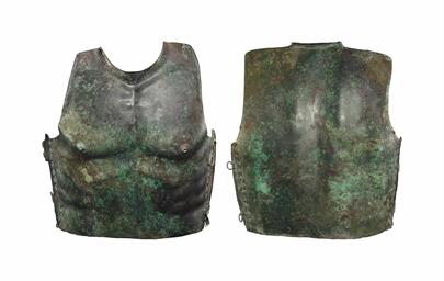 AN ITALIC BRONZE CUIRASS , MAGNA GRAECIA, CLASSICAL PERIOD TO