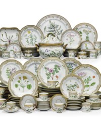 A ROYAL COPENHAGEN PORCELAIN 'FLORA DANICA' PART DINNER SERVICE