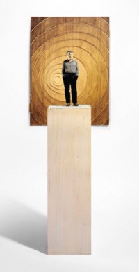 Figure with relief (vertical)