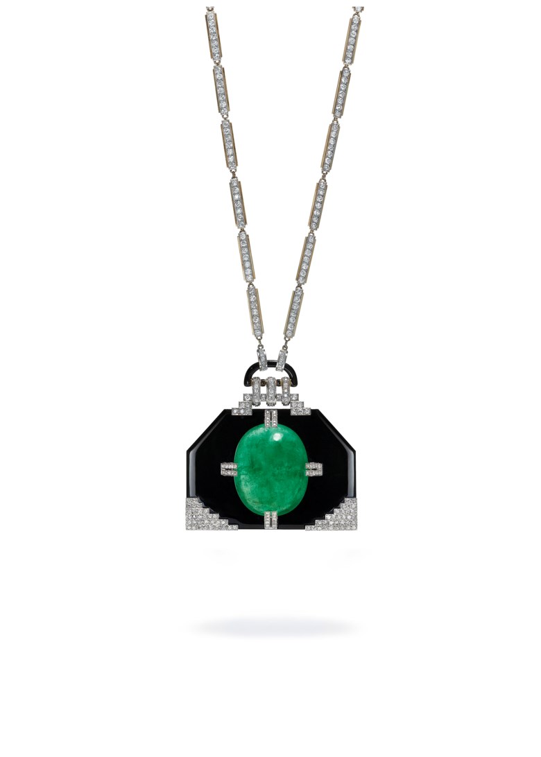 An important emerald, onyx and diamond pendant necklace by Georges Fouquet. Sold for CHF 492,500 on 13 November 2017 at Christie’s in Geneva