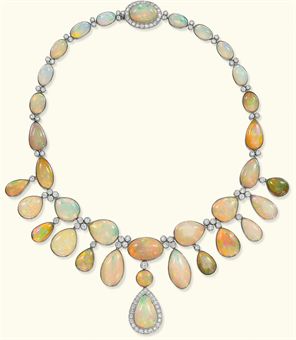 AN OPAL AND DIAMOND NECKLACE  