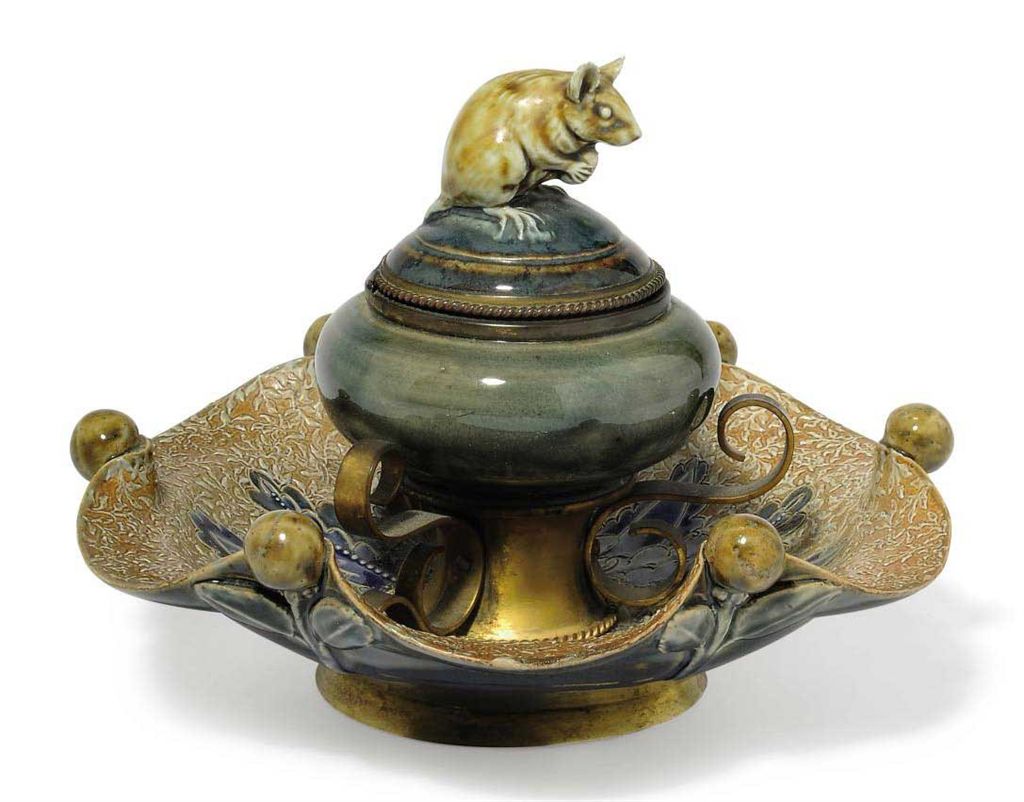 A DOULTON LAMBETH STONEWARE #39 MOUSE #39 INKWELL BY GEORGE TINWORTH WITH