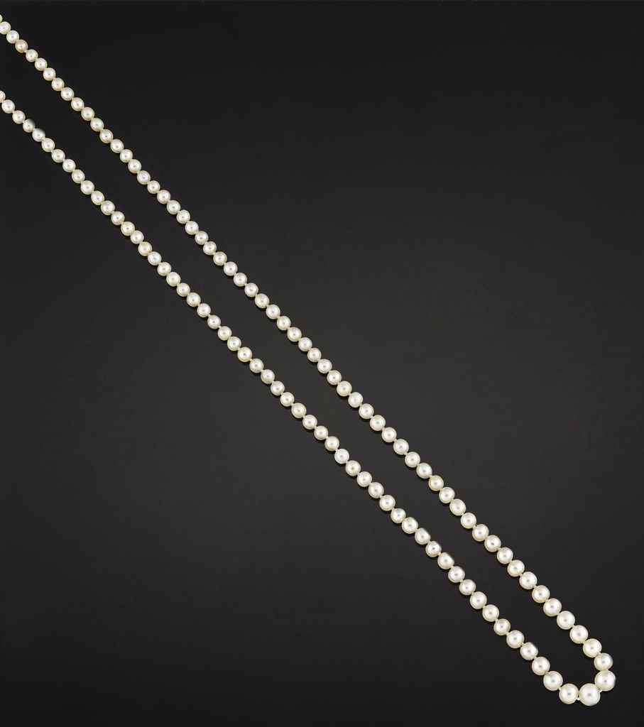 A pearl necklace