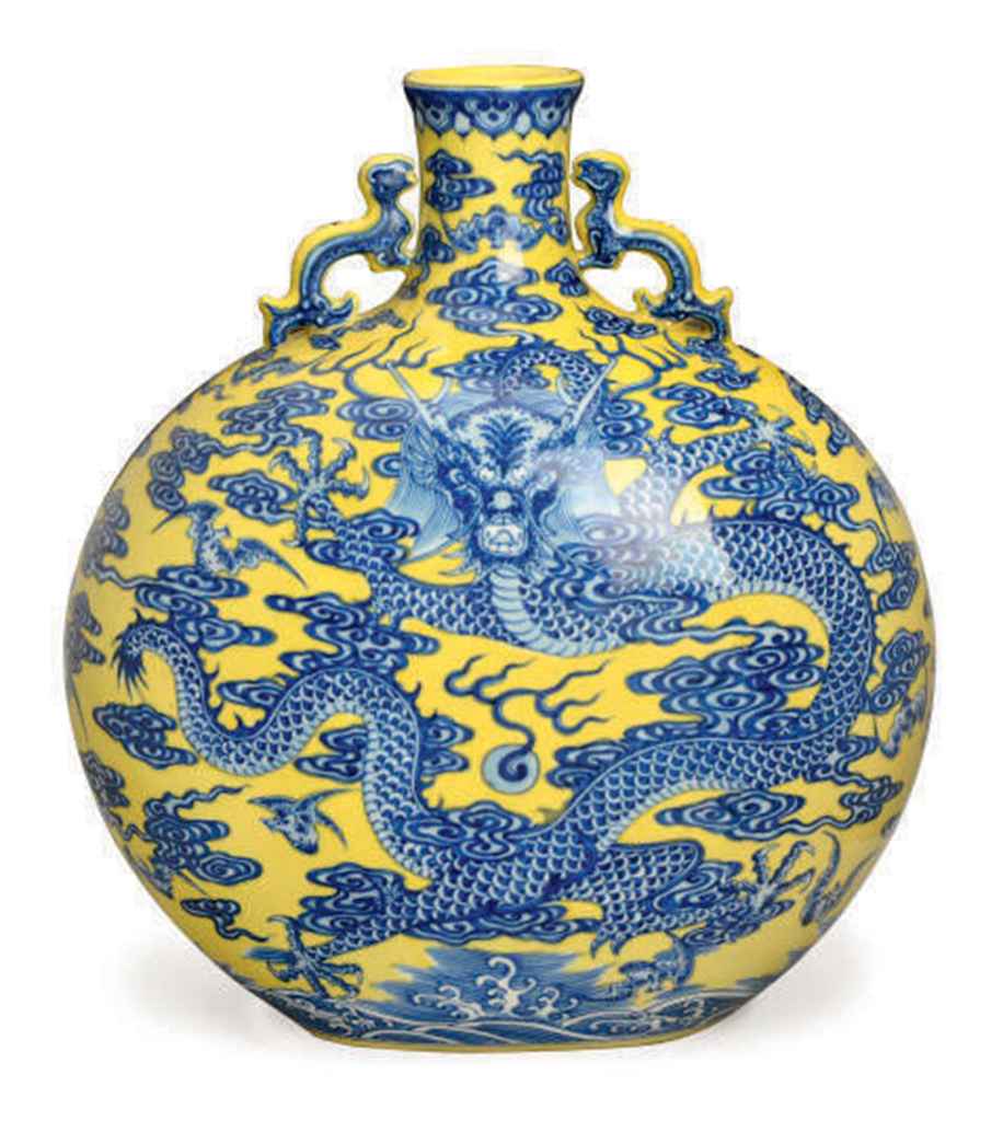 A CHINESE PORCELAIN YELLOW-GROUND MOON FLASK