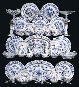 A Meissen and Huttensteinach blue and white Zwiebelmuster composite part dinner service 