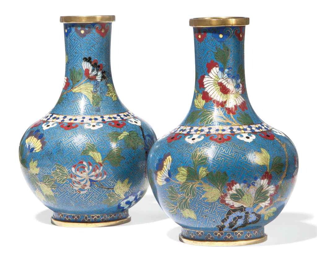A PAIR OF CHINESE CLOISONNÉ ENAMEL VASES , 19TH/20TH CENTURY Christie's