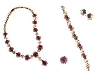 A SUITE OF CABOCHON RUBY, DIAMOND AND 18K GOLD JEWELRY  
