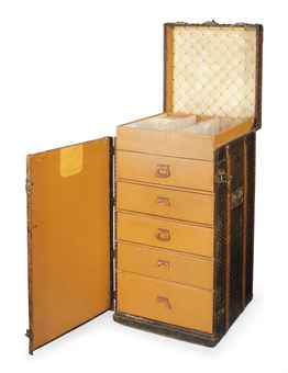 A WARDROBE TRUNK IN MONOGRAM CANVAS  