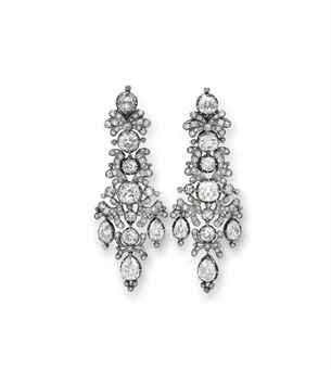 A PAIR OF ANTIQUE DIAMOND EAR PENDANTS  