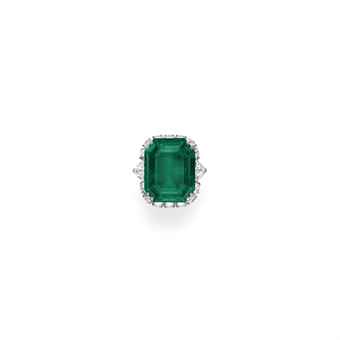 AN EMERALD AND DIAMOND RING, BY BVLGARI  