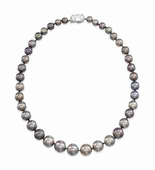 A RARE NATURAL PEARL NECKLACE  