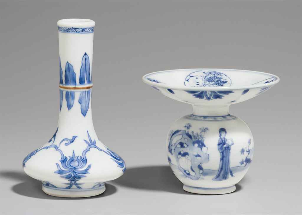 A SMALL BLUE AND WHITE VASE AND A ZHADOU , KANGXI PERIOD (16621722