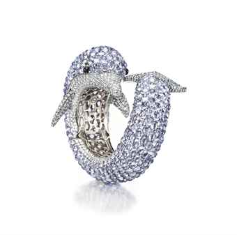 A SAPPHIRE AND DIAMOND BANGLE BRACELET, BY DE GRISOGONO  