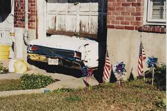 martin_parr_white_car_stuck_in_a_garage_new_york_2001_d5617377h.jpg