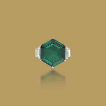 AN EXCEPTIONAL EMERALD AND DIAMOND RING  