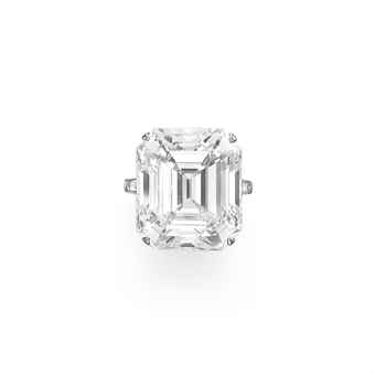 A MAGNIFICENT DIAMOND RING, BY GRAFF  