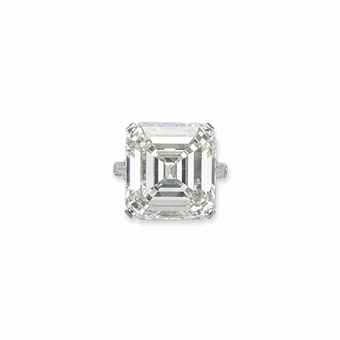 AN IMPRESSIVE DIAMOND RING, BY SABBADINI  