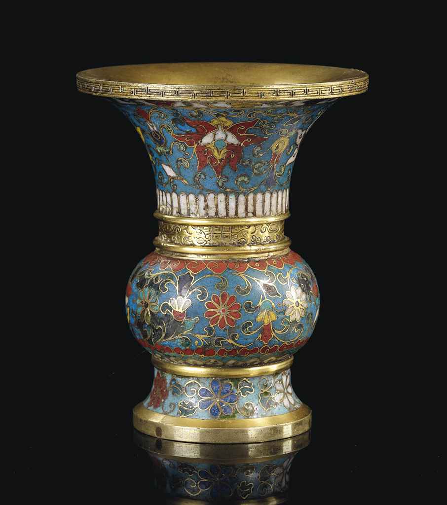 VASE EN BRONZE DORE ET EMAUX CLOISONNES, ZUN , CHINE, DYNASTIE MING