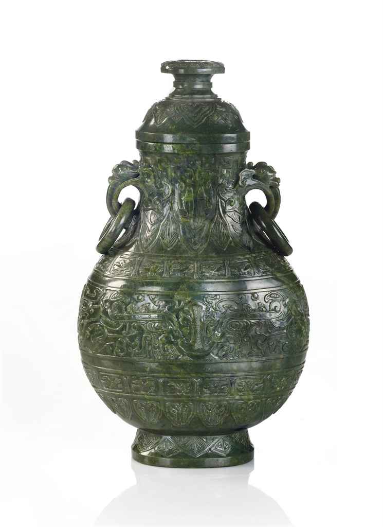 VASE COUVERT EN JADE VERT EPINARD SCULPTE