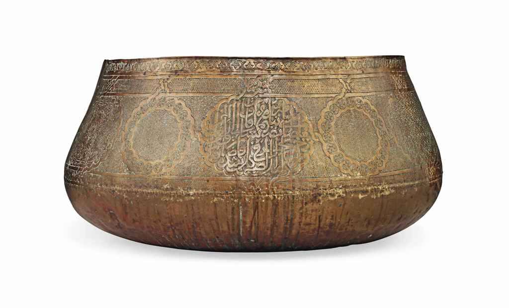 A LARGE MAMLUK ENGRAVED COPPER BASIN , EGYPT OR SYRIA, 15TH CENTURY