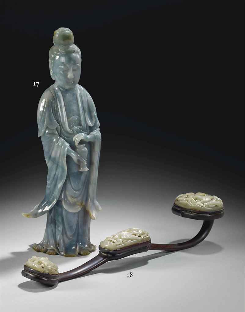 STATUE DE GUANYIN EN JADE CELADON SCULPTE , CHINE, XXEME SIECLE