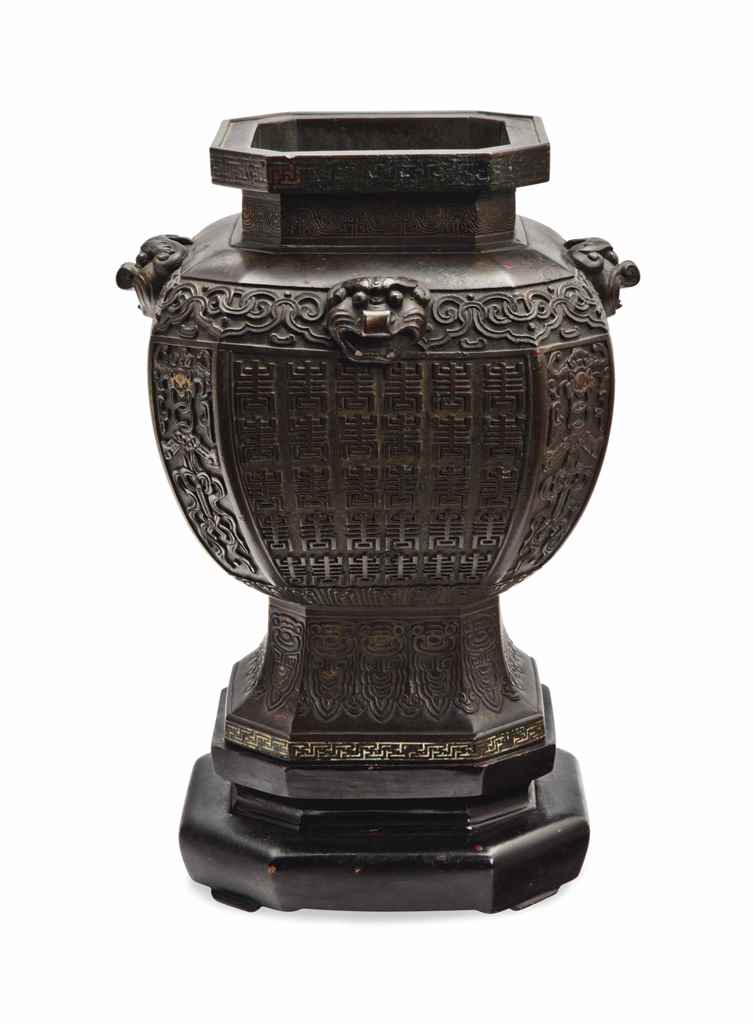 A CHINESE BRONZE ARCHAISTIC FACETED VASE