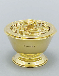 An Elizabeth II gold posy-bowl and cover