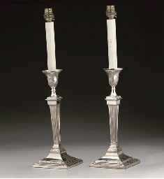 A PAIR OF LATE VICTORIAN SILVER CANDLESTICKS