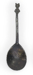 AN ENGLISH PEWTER HORNED-HEADDRESS SPOON  