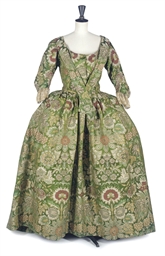 A DEEP GREEN SILK CLOSED ROBE  