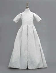 A WHITE RIBBED INFANT'S GOWN  