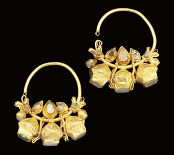 A PAIR OF SELJUK GOLD GEM-SET EARRINGS, IRAN, 12TH-13TH CENTURY  