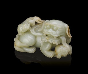 A FINELY CARVED WHITE JADE 'LION AND CUB' GROUP