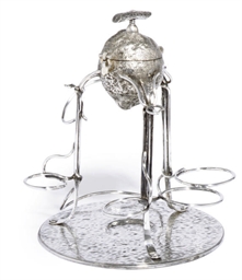 A VICTORIAN SILVER PLATED METAL LEMON SQUEEZER  