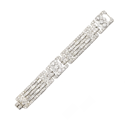 A SUPERB ART DECO DIAMOND BRACELET, BY VAN CLEEF & ARPELS