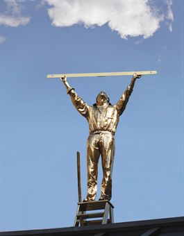 De man die de wolken meet - The man who measures the clouds  