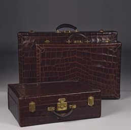 TROIS VALISES  