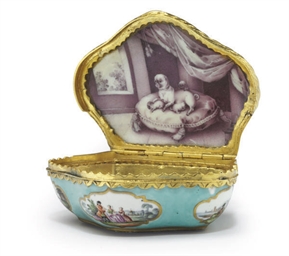 A GILT-METAL MOUNTED GERMAN TURQUOISE-GROUND PORCELAIN SHELL-SHAPED SNUFF-BOX WITH HINGED COVER, 