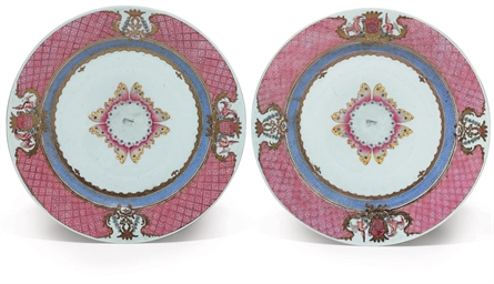 A PAIR OF SAMSON ARMORIAL CHARGERS