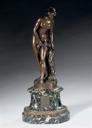 A FRENCH BRONZE FIGURE OF VENUS