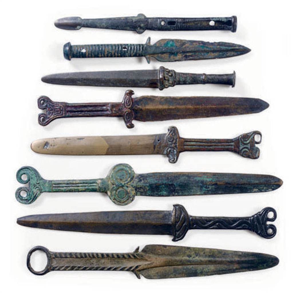 EIGHT CHINESE BRONZE SHORT SWORDS, EASTERN ZHOU/HAN DYNASTY (770 BC