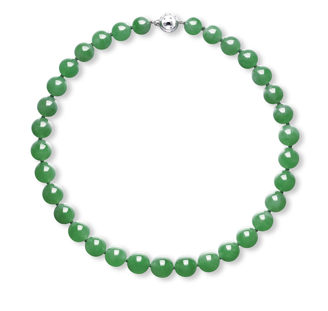 A JADEITE BEAD NECKLACE JEWELRY Auction necklace, jade/jadeite