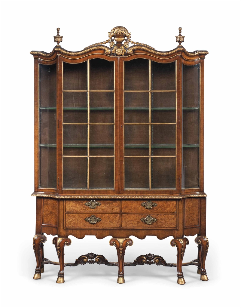 A WALNUT AND PARCELGILT DISPLAY OF QUEEN ANNE STYLE, MID 20TH
