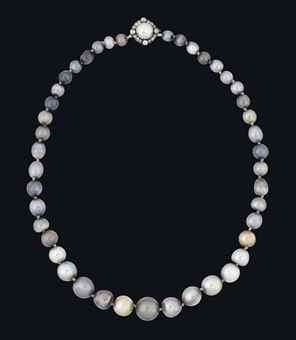 Casa Real de España - Página 22 A_rare_19th_century_natural_coloured_pearl_necklace_d5955669h