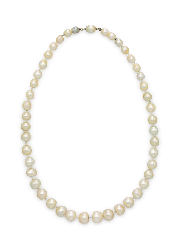A SINGLESTRAND PEARL NECKLACE necklace, pearl Christie's
