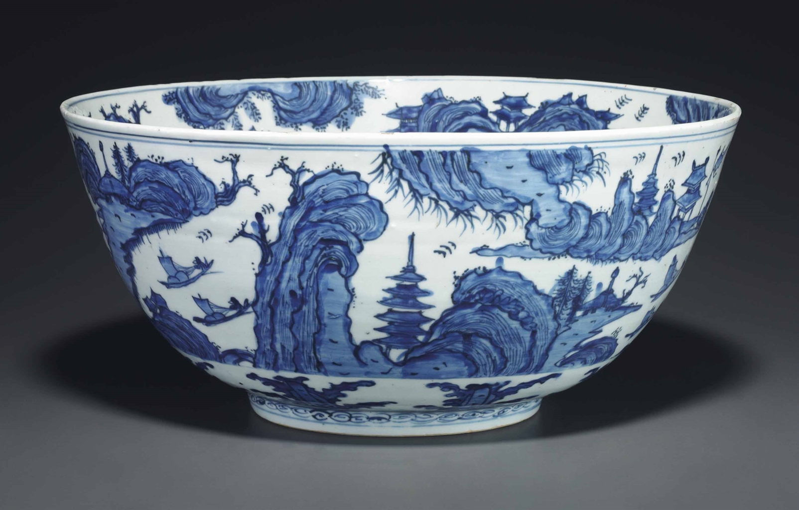 A LARGE BLUE AND WHITE BOWL MING DYNASTY, 16TH17TH CENTURY All